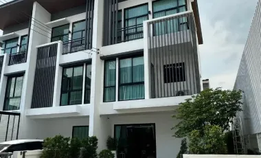 For sale 3 bedrooms townhouse in Lat Phrao, Bangkok