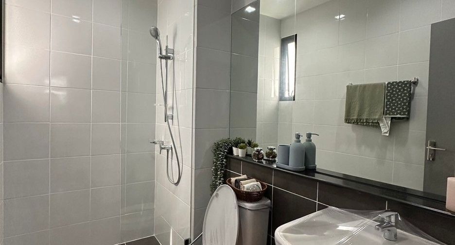For sale 3 bedrooms townhouse in Lat Phrao, Bangkok