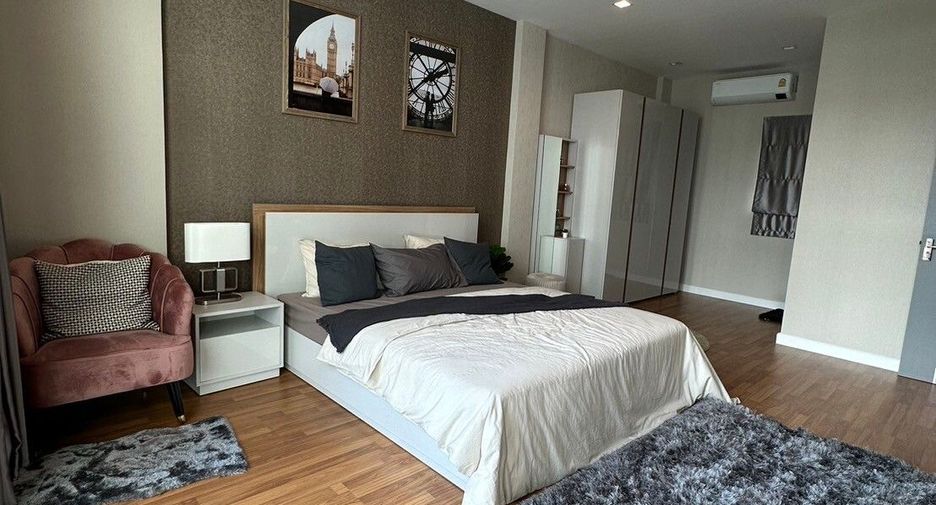 For sale 3 bedrooms townhouse in Lat Phrao, Bangkok