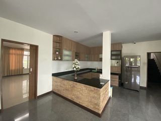 For rent 5 bedrooms house in Bang Na, Bangkok