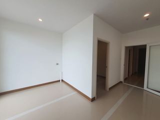 For rent 4 bedrooms condo in Yan Nawa, Bangkok