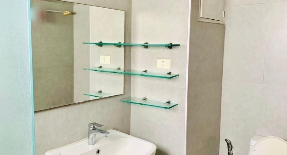 For rent 2 bedrooms condo in Ratchathewi, Bangkok