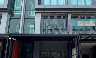 For sale 3 bedrooms townhouse in Don Mueang, Bangkok