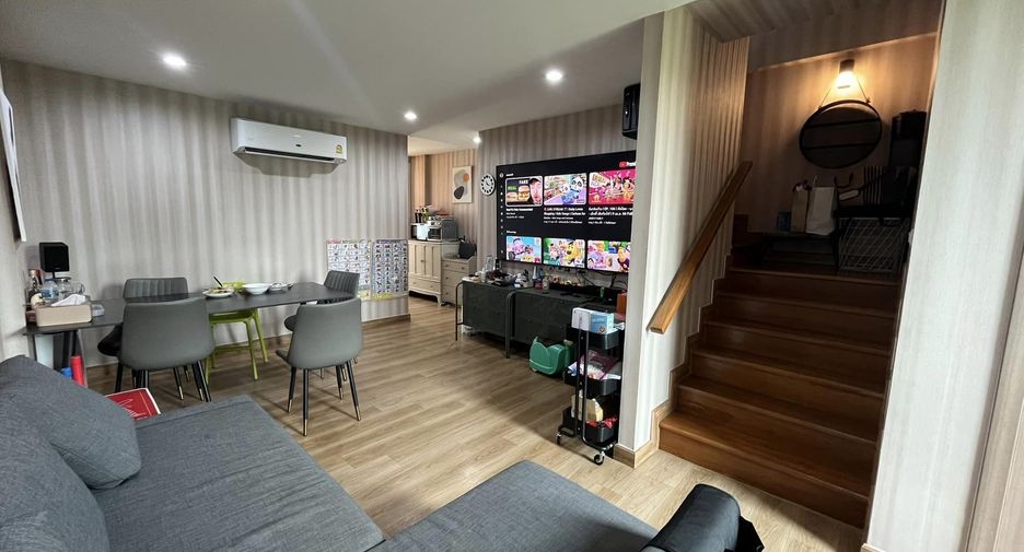 For sale 3 bedrooms townhouse in Don Mueang, Bangkok