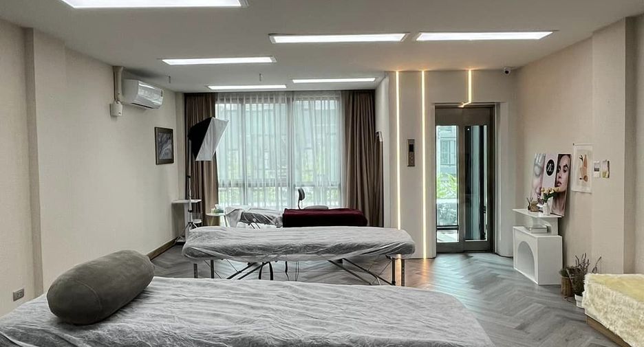 For sale 3 bedrooms townhouse in Don Mueang, Bangkok