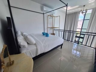 For rent 4 bedrooms villa in Mueang Phuket, Phuket