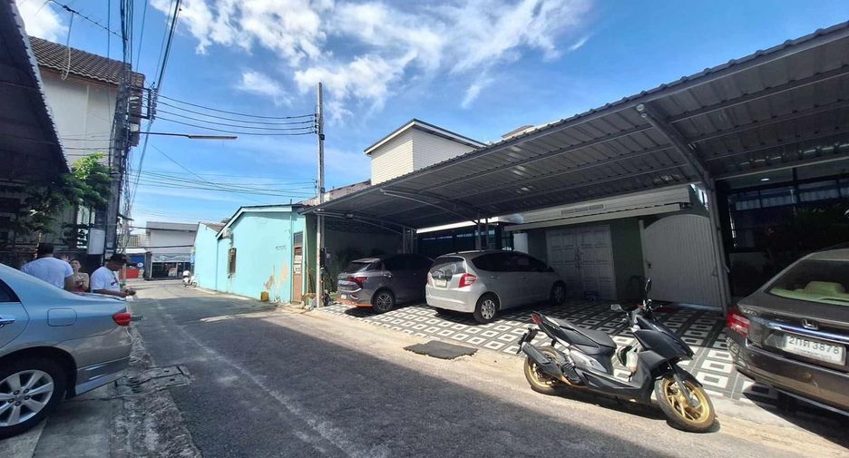 For rent 4 bedrooms villa in Mueang Phuket, Phuket