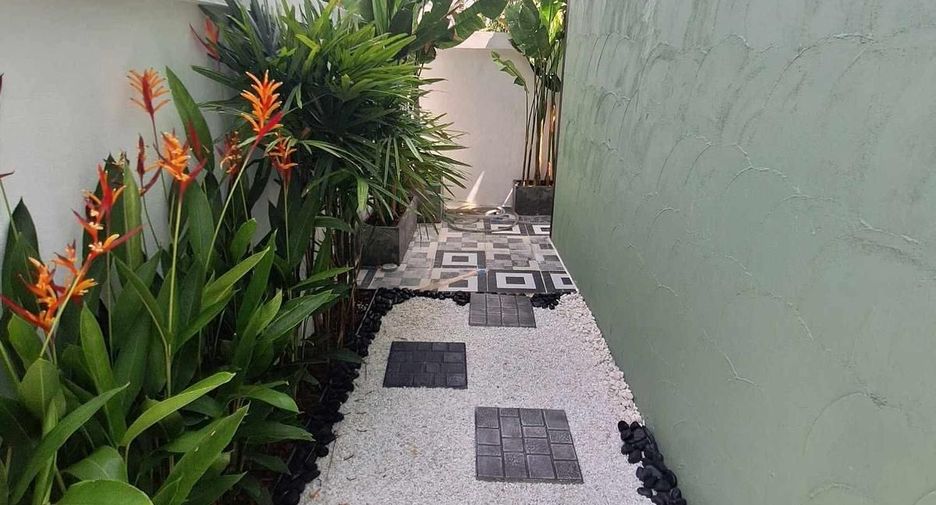 For rent 4 bedrooms villa in Mueang Phuket, Phuket
