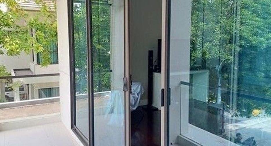 For sale 4 bedrooms house in Taling Chan, Bangkok