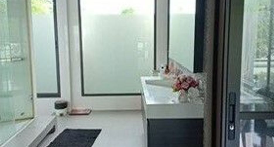 For sale 4 bedrooms house in Taling Chan, Bangkok