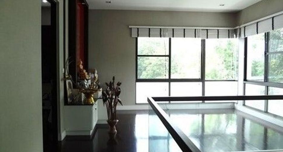 For sale 4 bedrooms house in Taling Chan, Bangkok