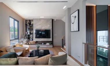 For sale 4 bedrooms townhouse in Phasi Charoen, Bangkok