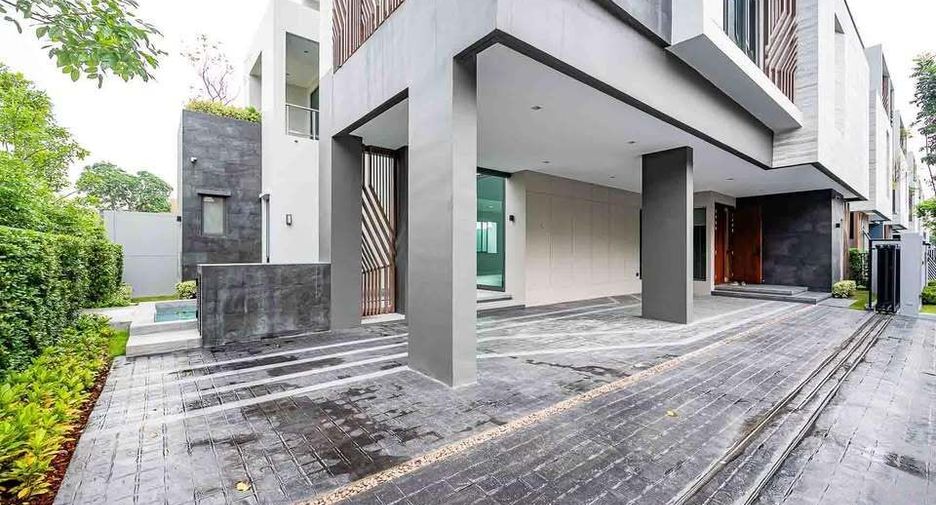 For sale 4 bedrooms house in Suan Luang, Bangkok