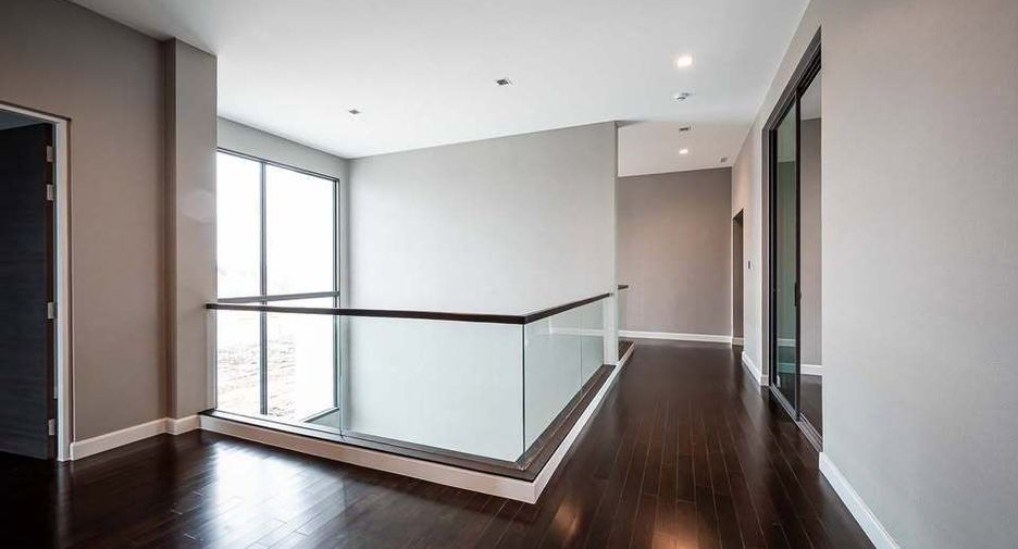 For sale 4 bedrooms house in Suan Luang, Bangkok