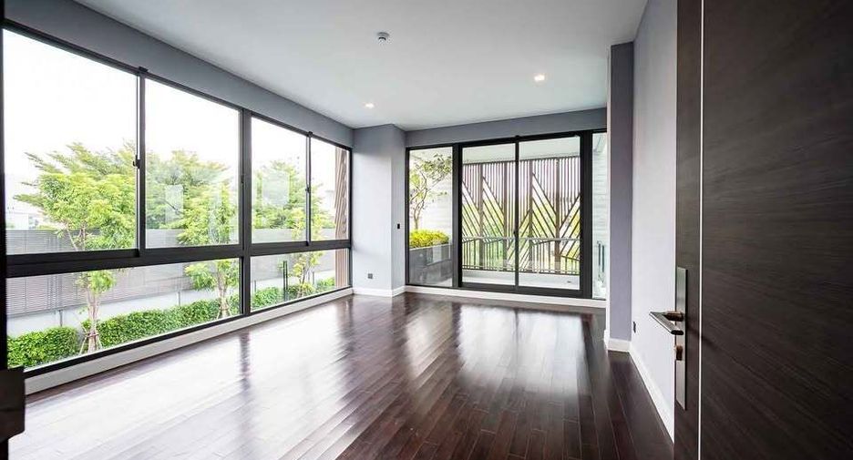 For sale 4 bedrooms house in Suan Luang, Bangkok