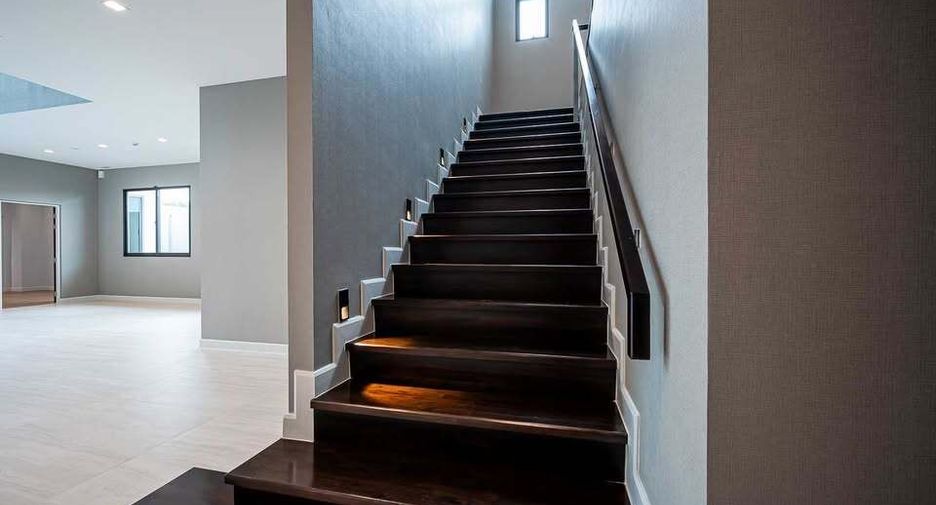 For sale 4 bedrooms house in Suan Luang, Bangkok