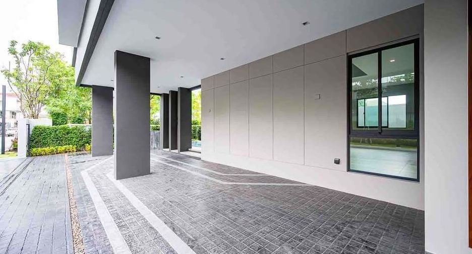For sale 4 bedrooms house in Suan Luang, Bangkok