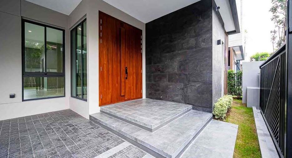 For sale 4 bedrooms house in Suan Luang, Bangkok