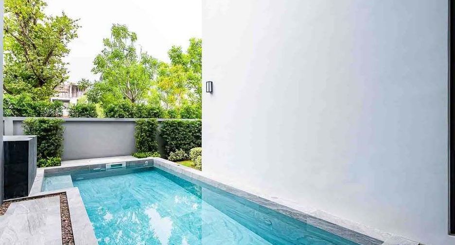 For sale 4 bedrooms house in Suan Luang, Bangkok