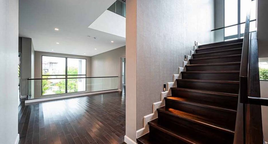 For sale 4 bedrooms house in Suan Luang, Bangkok