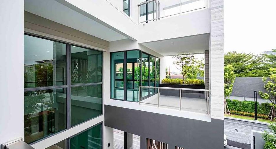 For sale 4 bedrooms house in Suan Luang, Bangkok