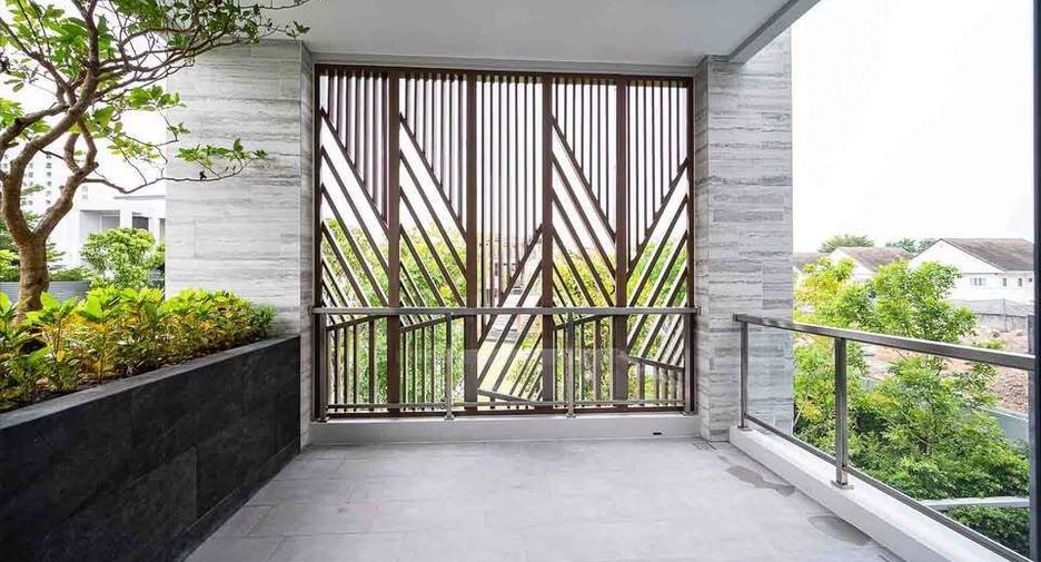 For sale 4 bedrooms house in Suan Luang, Bangkok