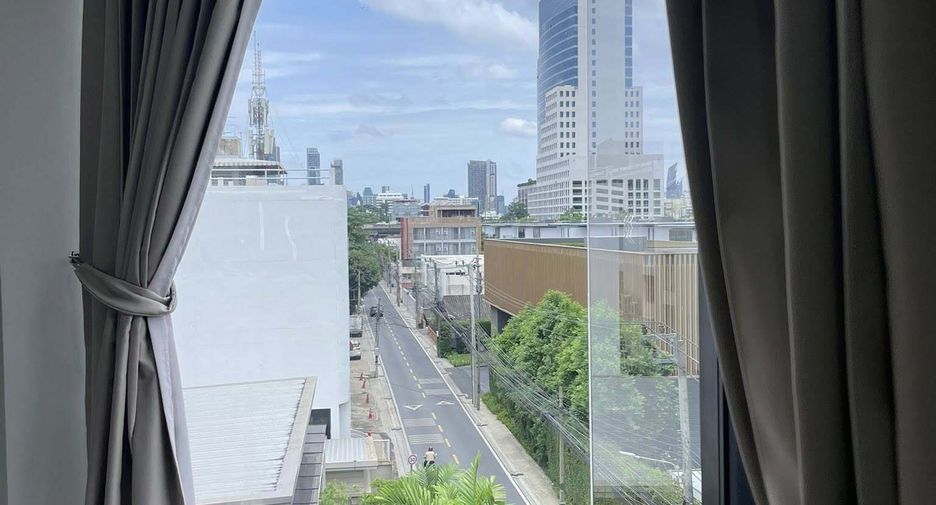 For rent 3 bedrooms office in Huai Khwang, Bangkok