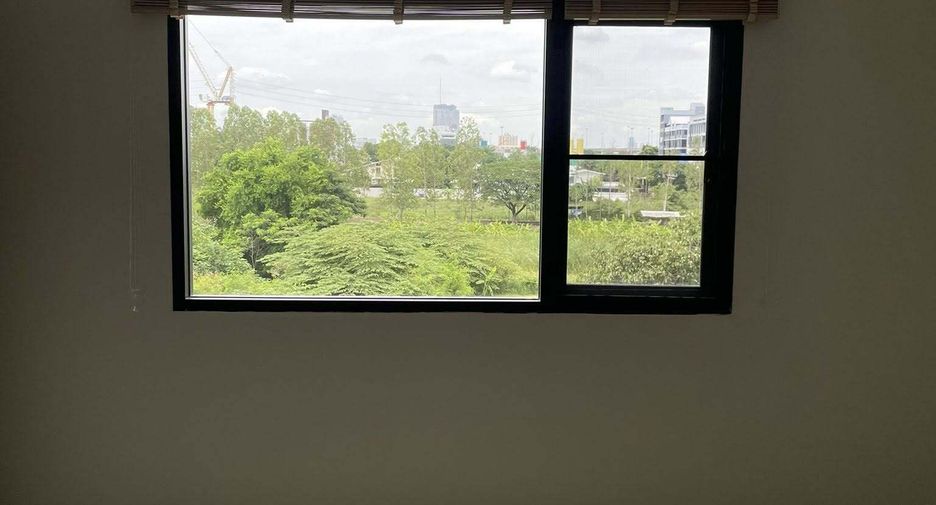 For rent 3 bedrooms office in Huai Khwang, Bangkok