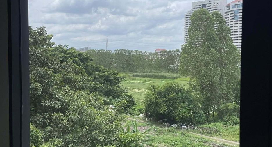 For rent 3 bedrooms office in Huai Khwang, Bangkok