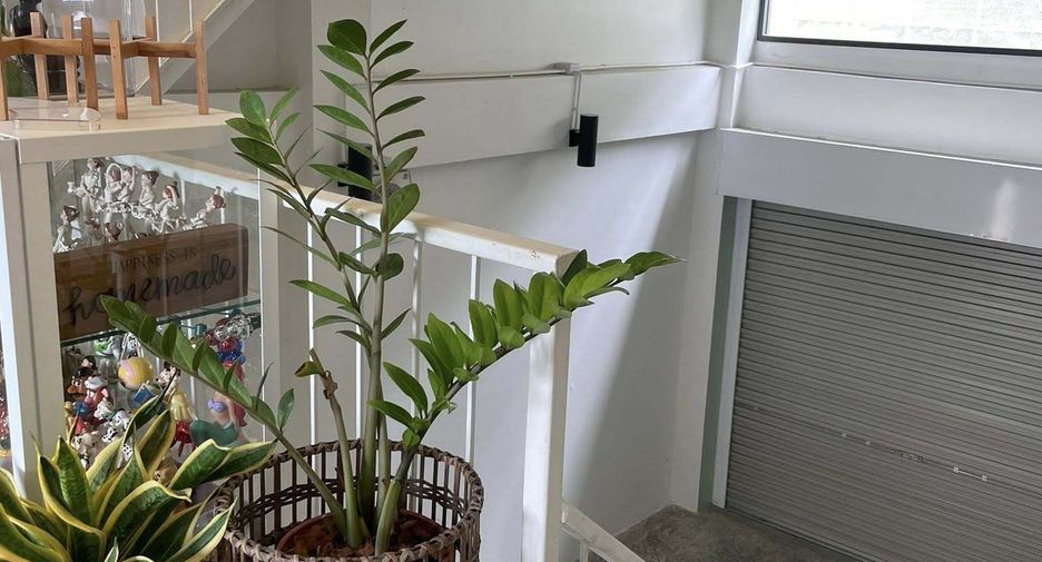 For rent 3 bedrooms office in Huai Khwang, Bangkok