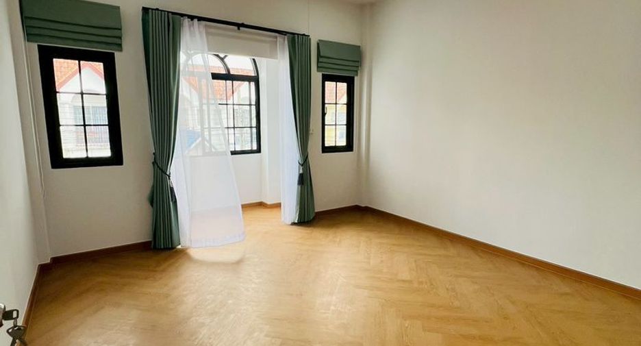 For sale 2 bedrooms townhouse in Min Buri, Bangkok