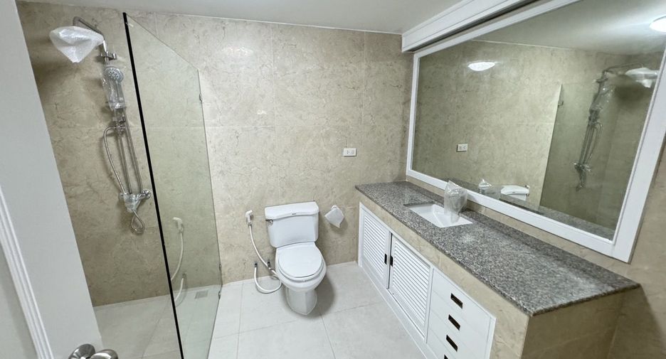 For rent 3 bedrooms apartment in Pathum Wan, Bangkok