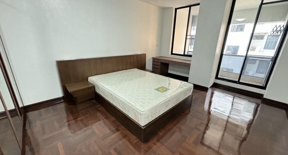 For rent 3 bedrooms apartment in Pathum Wan, Bangkok
