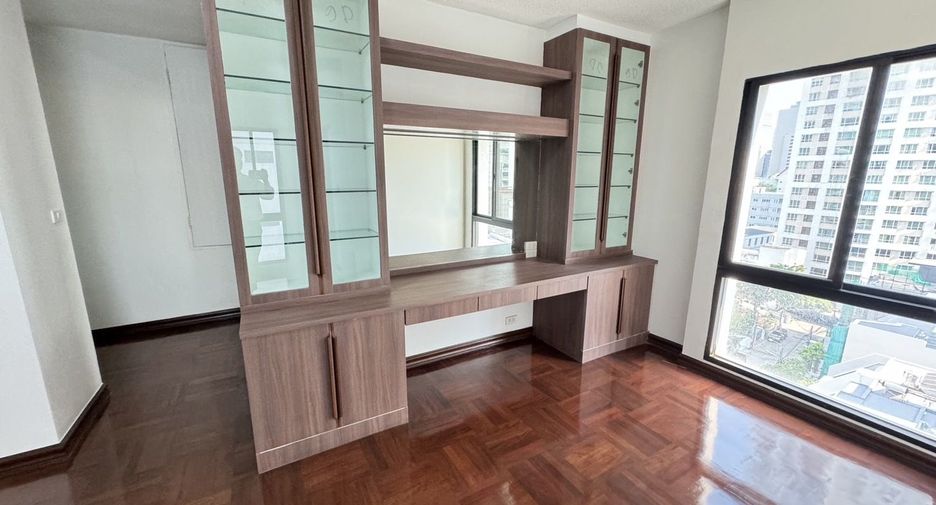 For rent 3 bedrooms apartment in Pathum Wan, Bangkok