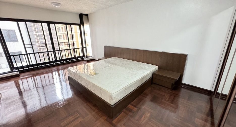 For rent 3 bedrooms apartment in Pathum Wan, Bangkok