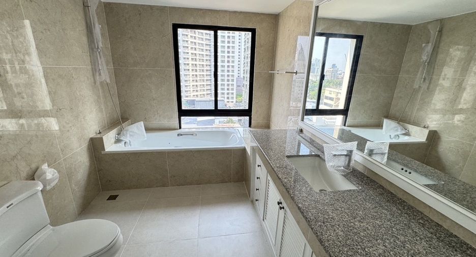 For rent 3 bedrooms apartment in Pathum Wan, Bangkok