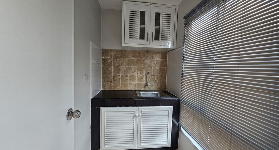 For sale studio condo in Bang Na, Bangkok