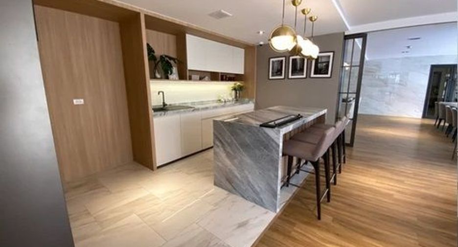 For sale 1 bed condo in Bang Na, Bangkok