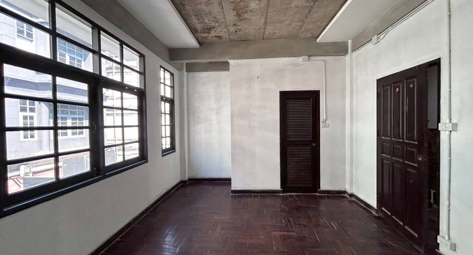 For rent studio townhouse in Watthana, Bangkok