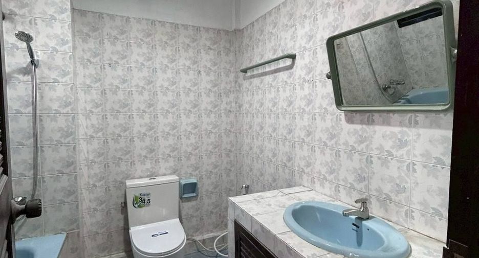 For rent studio townhouse in Watthana, Bangkok