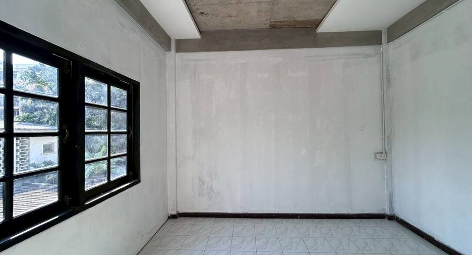 For rent studio townhouse in Watthana, Bangkok