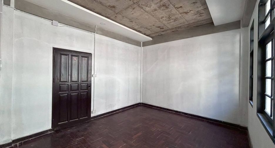 For rent studio townhouse in Watthana, Bangkok