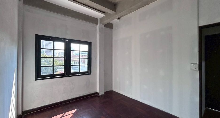 For rent studio townhouse in Watthana, Bangkok