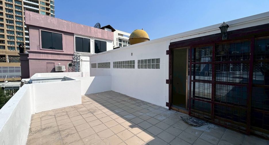 For rent studio townhouse in Watthana, Bangkok