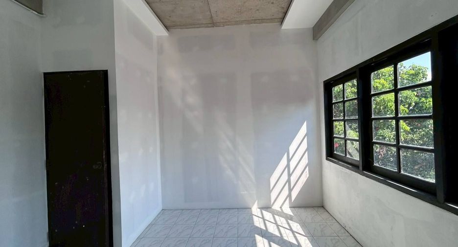 For rent studio townhouse in Watthana, Bangkok