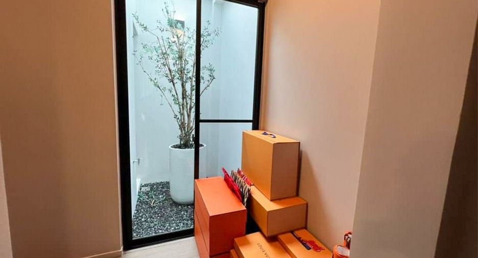 Haus zum Kauf mit 5 Zimmer in Saphan Sung, Bangkok