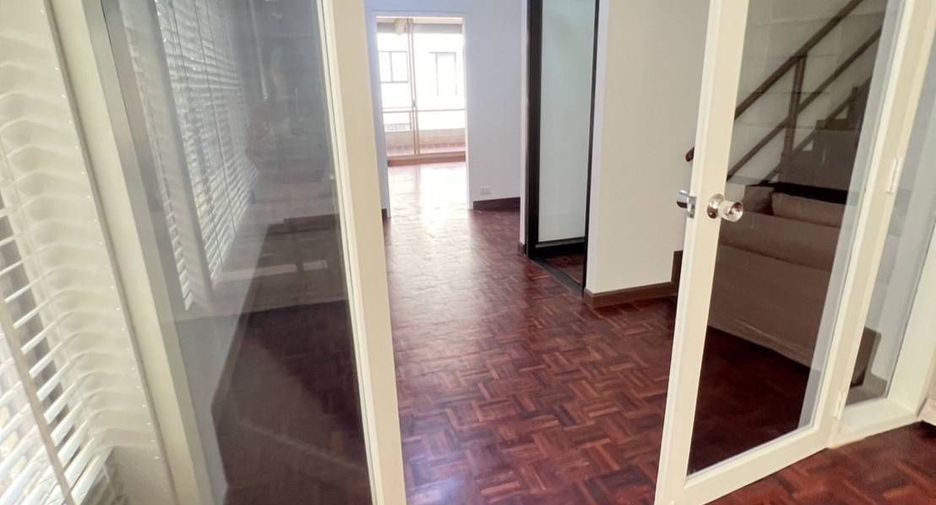 For rent 3 bedrooms apartment in Phaya Thai, Bangkok
