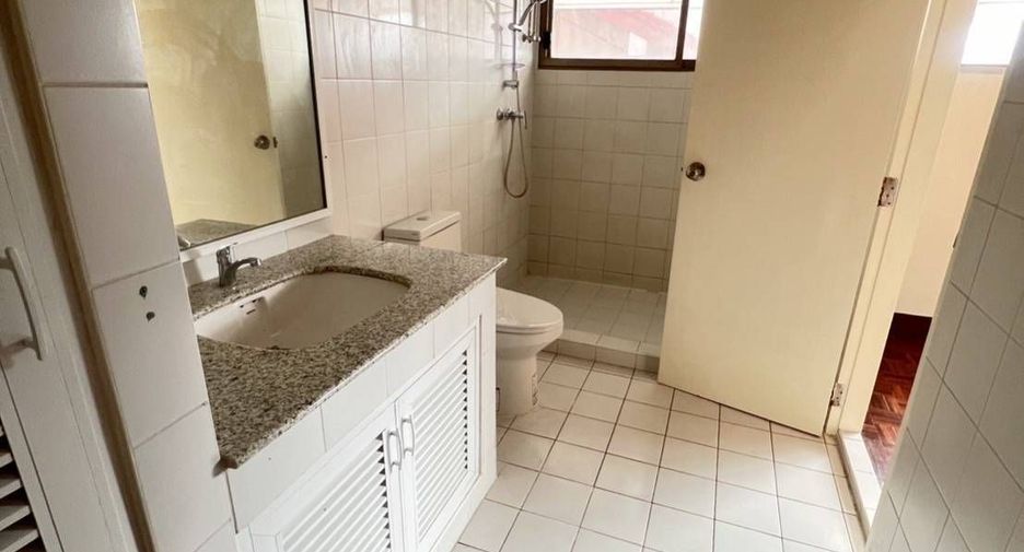 For rent 3 bedrooms apartment in Phaya Thai, Bangkok