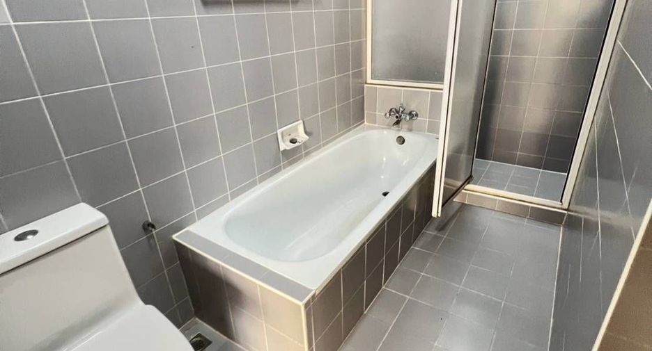 For rent 3 bedrooms apartment in Phaya Thai, Bangkok
