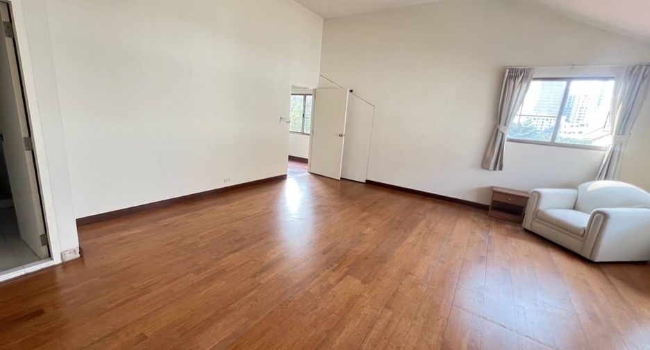 For rent 3 bedrooms apartment in Phaya Thai, Bangkok